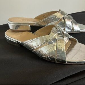 Naturalizer Silver Slip On Sandal, Size 6.5